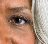 Las ojeras crean una impresin de ojos cansados